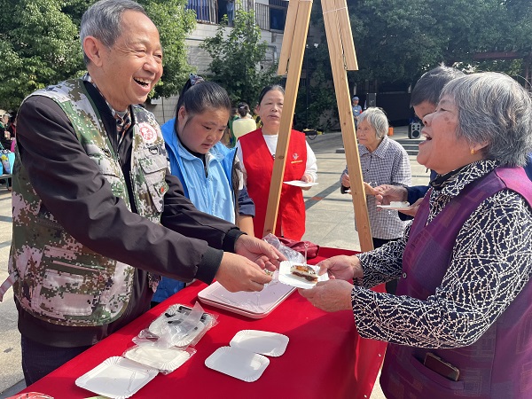 河苑社区退役军人服务站开展 “金秋重阳节，‘河宴’邻里情”主题活动