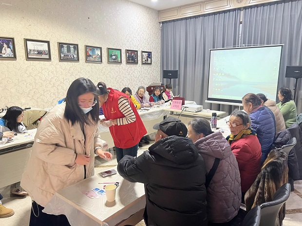 锦绣花园社区开展“三八妇女节”手工口红制作活动