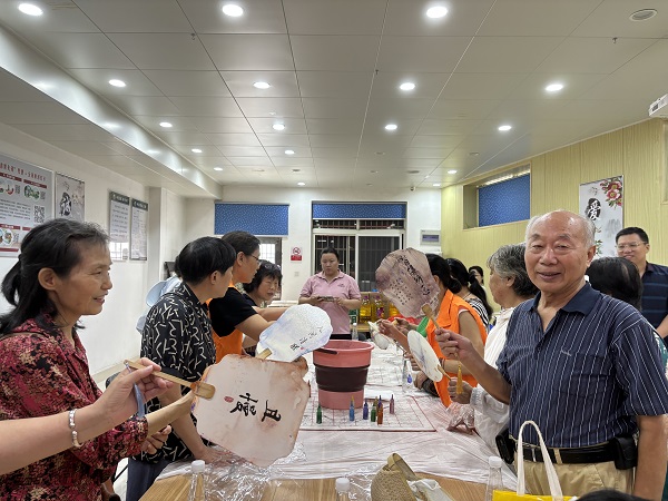 斜桥巷社区--邻里欢聚一堂，美好如“漆”而至