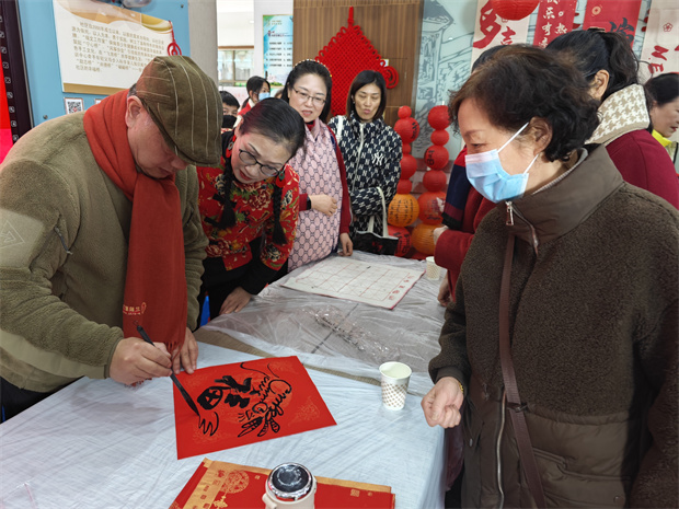 楹联送祝福 祥和迎新年