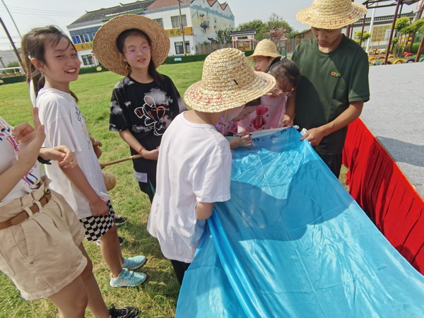 红色领航 动感夏日——青枫社区“青young未来“夏令营